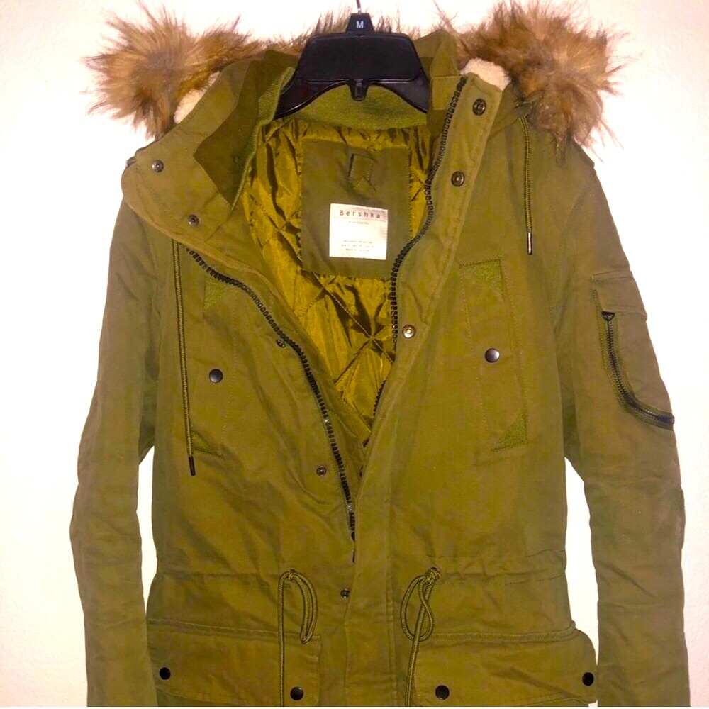 BERSHKA Dark CamoGreen Jacket MilitaryLook Fake Fur M Wind Rain Valentine’s Day